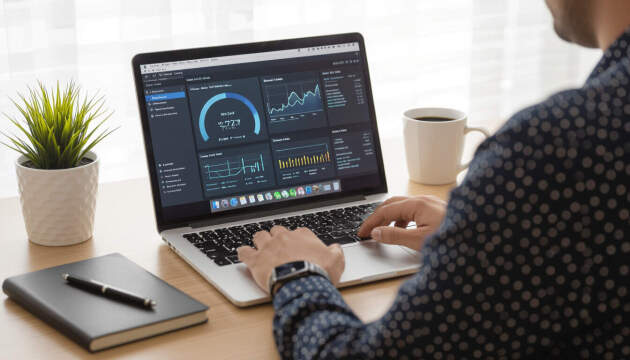 Explore how solo SaaS developers can enhance user satisfaction with effective customer support tools. This guide covers key options, selection strategies, and implementation steps to build a reliable system that keeps users engaged and supported.